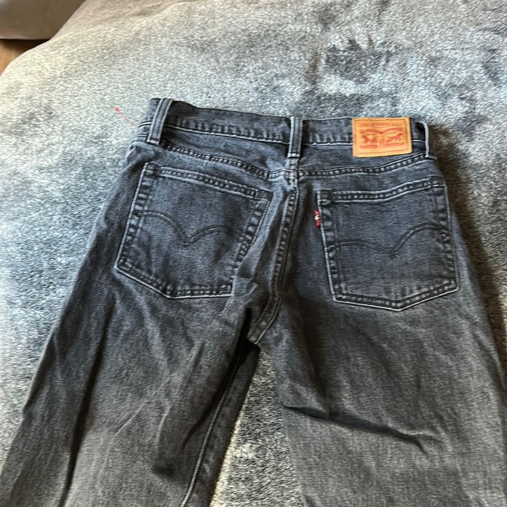Levis women’s size 27 wedgie straight